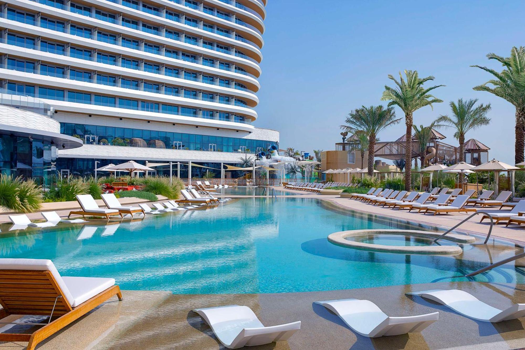 Waldorf Astoria Doha Lusail 外观 照片 The pool at the hotel
